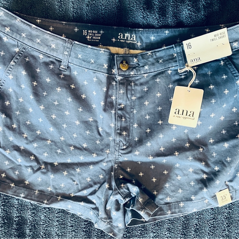 a.n.a Women's Blue Printed Shorts w/Stars